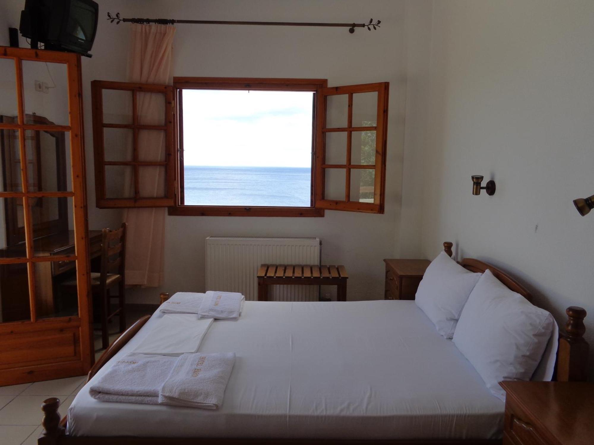 Faros Hotel Milopotamos  Exterior photo