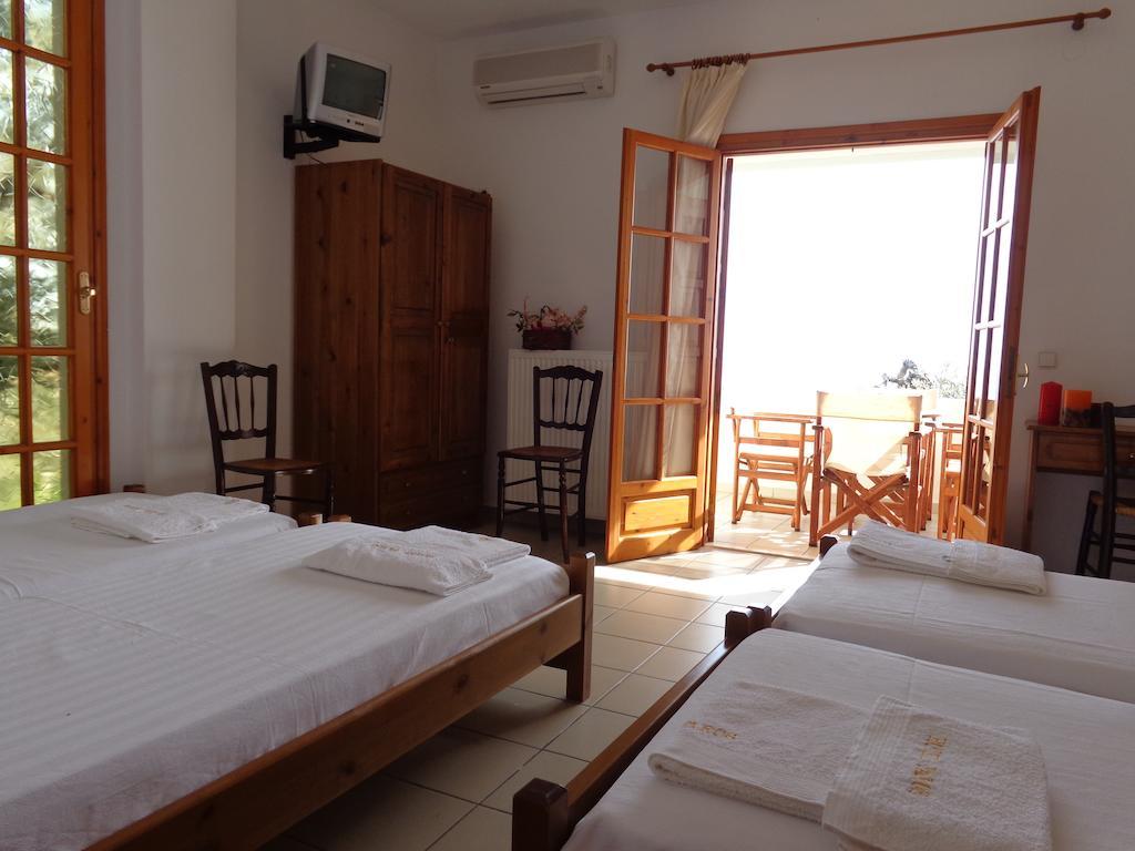 Faros Hotel Milopotamos  Room photo